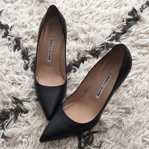Manolo Blahnik BB Leather Pump 4” Heels size 37/7